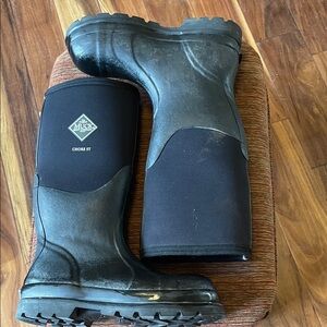 Muck Chore ST Black Boots Fits Men Or Women. Good Condition. Men Size 7/7.5.